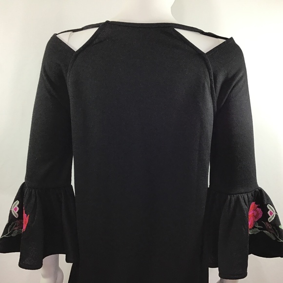 Francesca Alya Black Dress With Bell Sleeves - Picture 9 of 13